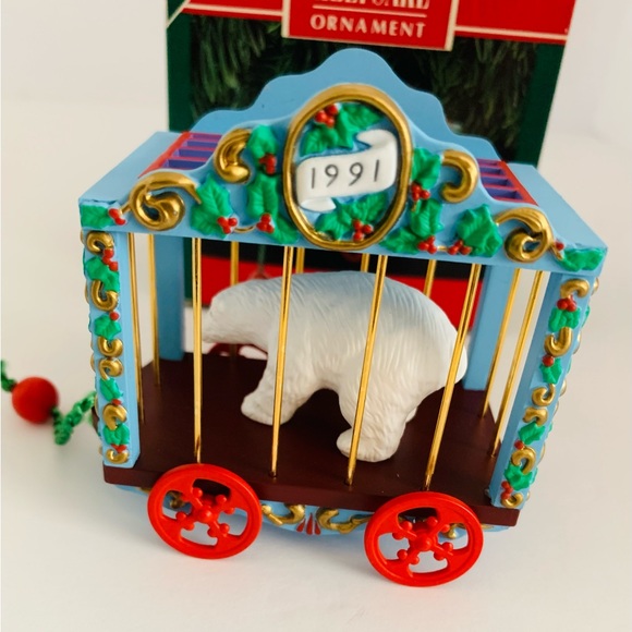 Vintage Hallmark Christmas Ornament Polar Circus Wagon. Polar Bear Ornament - Picture 3 of 10